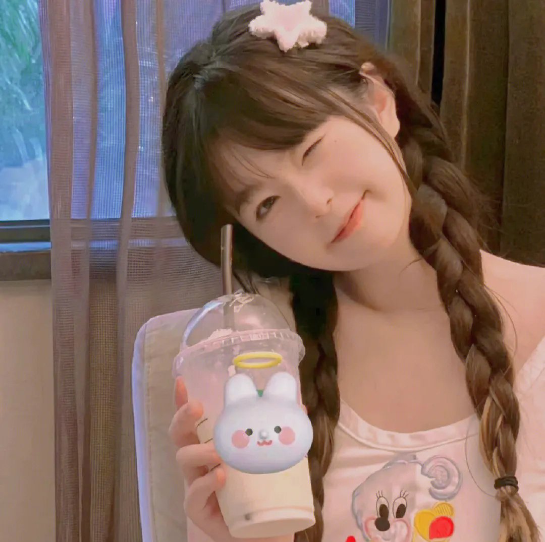 陛下,您的宠妃出道了